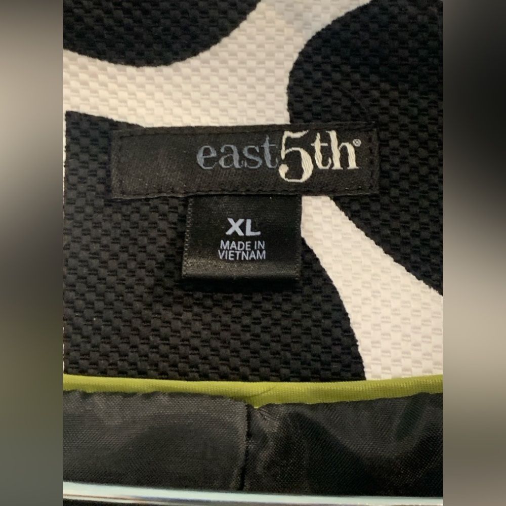 East 5th Black and White Patterned Blazer - Picture 5 of 11